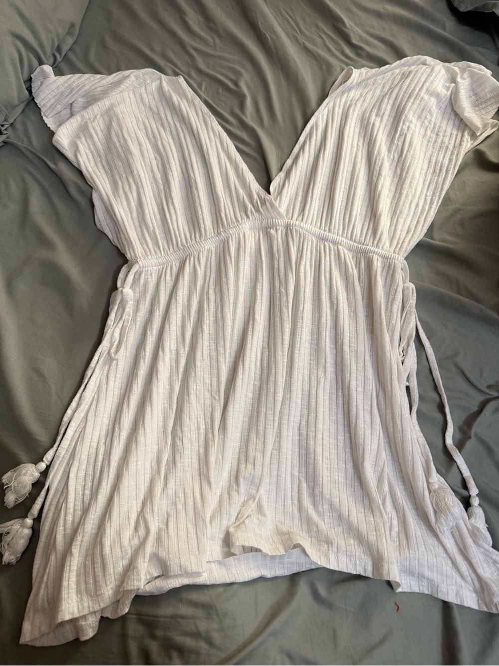 Billabong White Textured V‑Neck Short Sleeve Tunic
